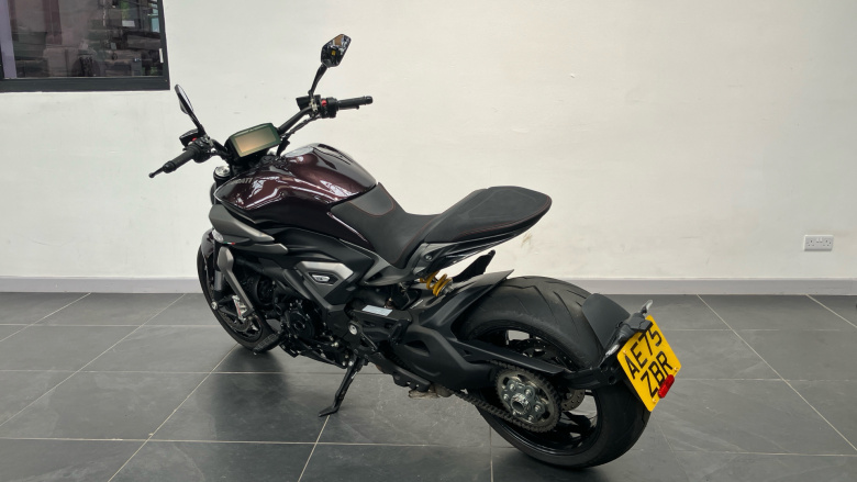 Ducati X Diavel V4 Burning Red (25MY)